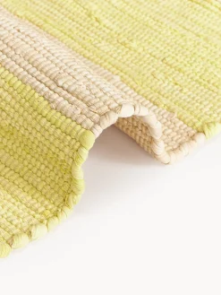 Alfombra artesanal con flecos Chindi