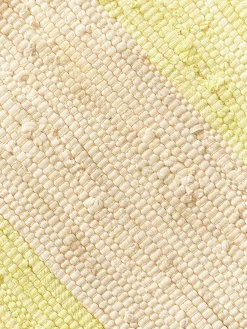 Alfombra artesanal con flecos Chindi