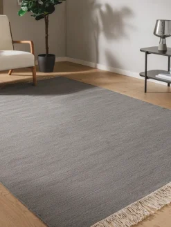 Alfombra artesanal de lana con flecos Liv