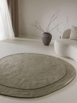 Alfombra artesanal de lana con forma orgánica Shape