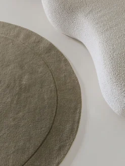 Alfombra artesanal de lana con forma orgánica Shape