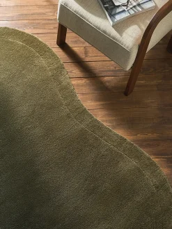 Alfombra artesanal de lana con forma orgánica Kadey