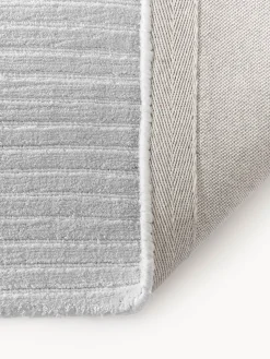 Alfombra artesanal de pelo largo texturizada Wes