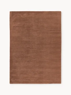 Alfombra artesanal de pelo largo texturizada Wes