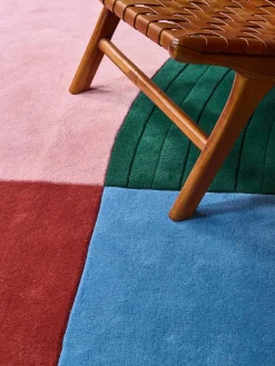 Alfombra artesanal de pelo largo de lana Follow The Trace