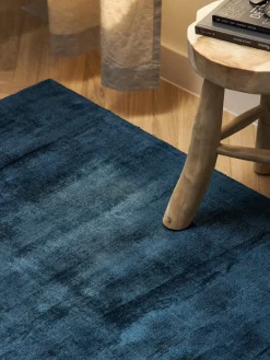 Alfombra artesanal de viscosa Jane