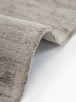 Alfombra artesanal de viscosa Jane