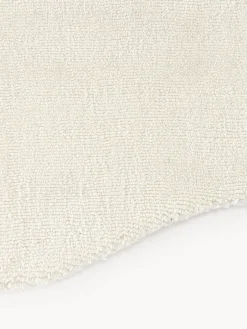 Alfombra artesanal de viscosa con borde ondulado Wavy