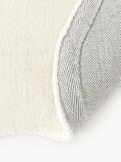 Alfombra artesanal de viscosa con borde ondulado Wavy