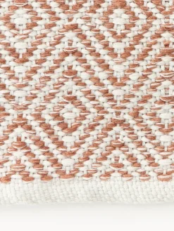 Alfombra artesanal exterior con estampado de rombos vintage Rika