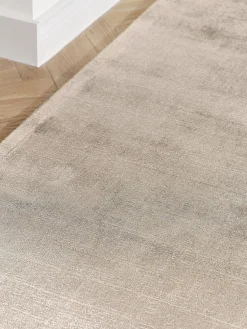 Alfombra corredor artesanal de viscosa Jane