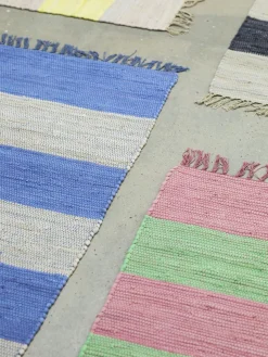 Alfombra corredor artesanal de pelo corto con borlas Chindi, tamaños diferentes