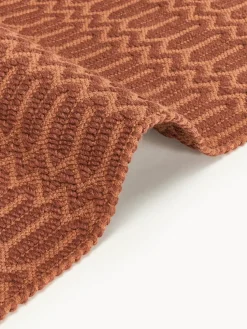 Alfombra corredor exterior artesanal con estampado geométrico Rune