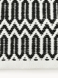 Alfombra corredor exterior artesanal con estampado geométrico Rune