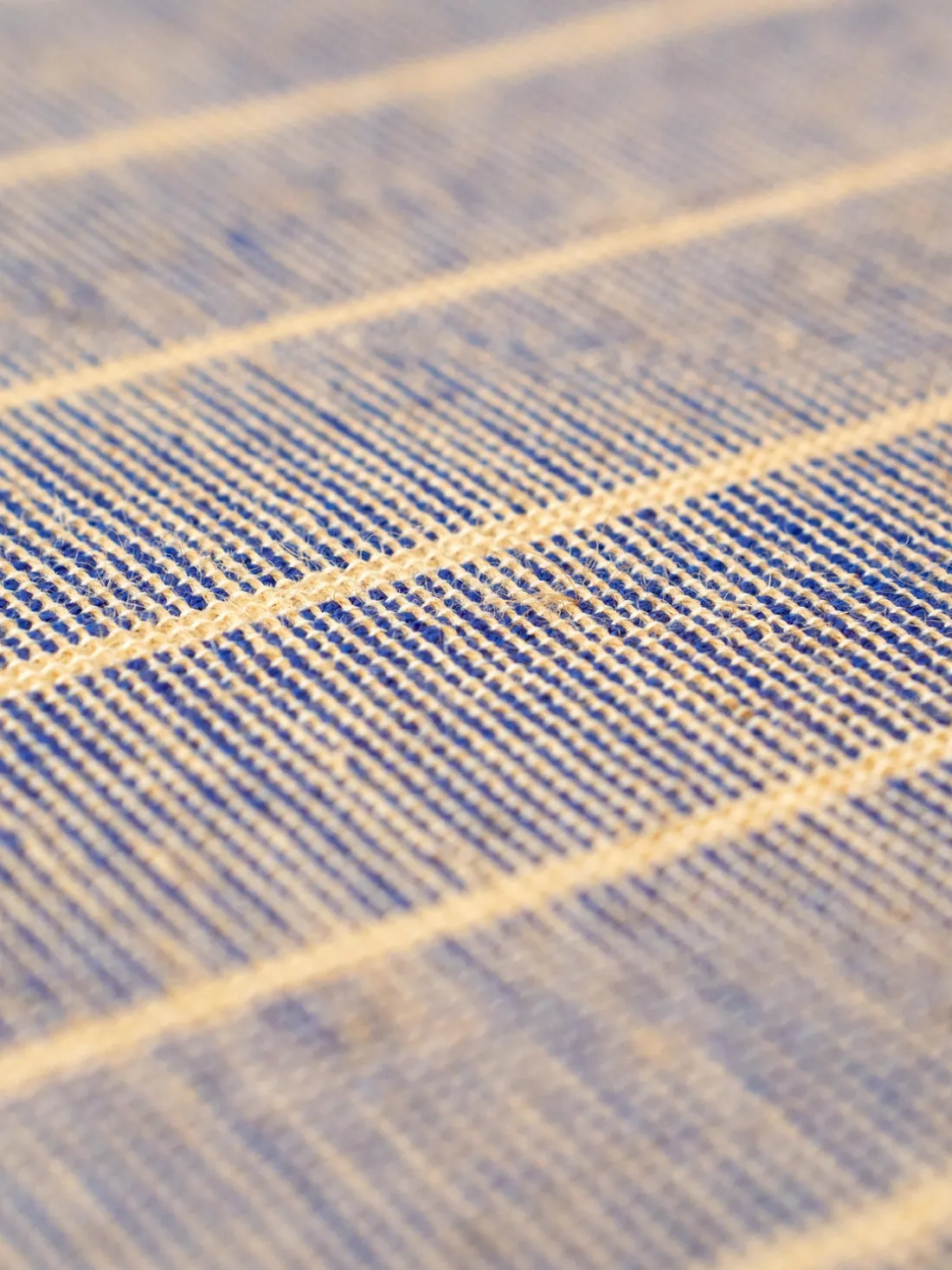 Alfombra de pelo corto con flecos diseño Folkform Monochrome