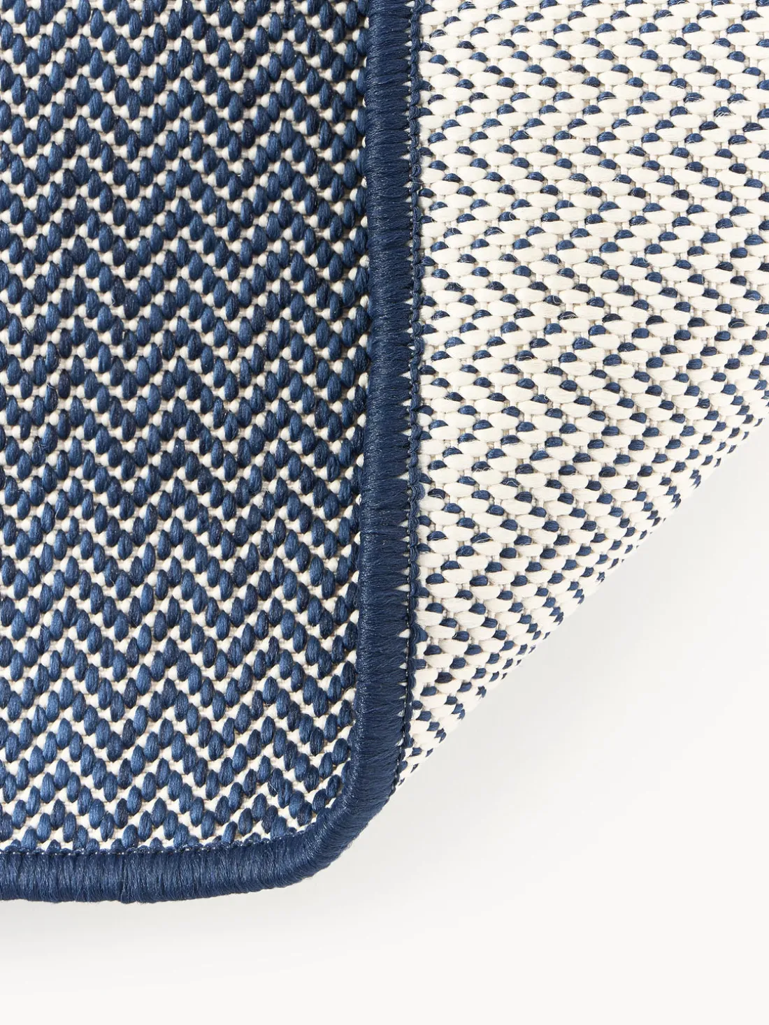 Alfombra exterior reversible en zigzag Cort