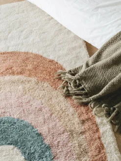 Alfombra infantil artesanal de lana con flecos Rainbow