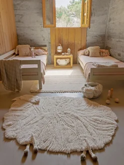 Alfombra infantil artesanal de lana en relieve Sheep, lavable