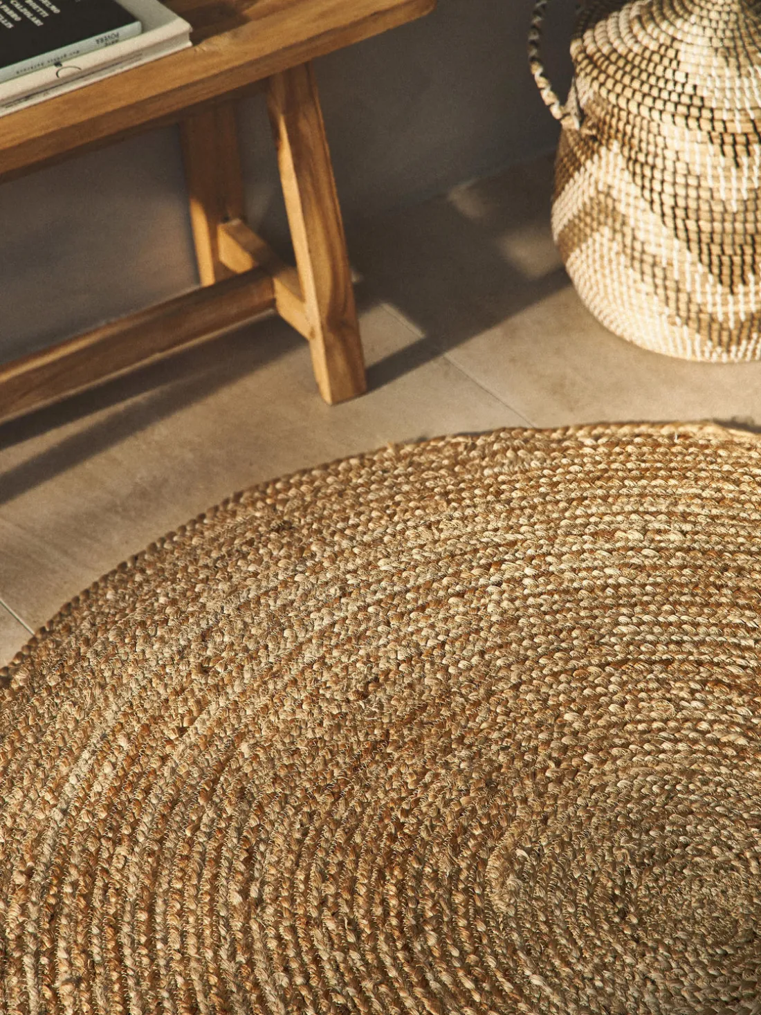 Alfombra redonda artesanal de yute Sharmila