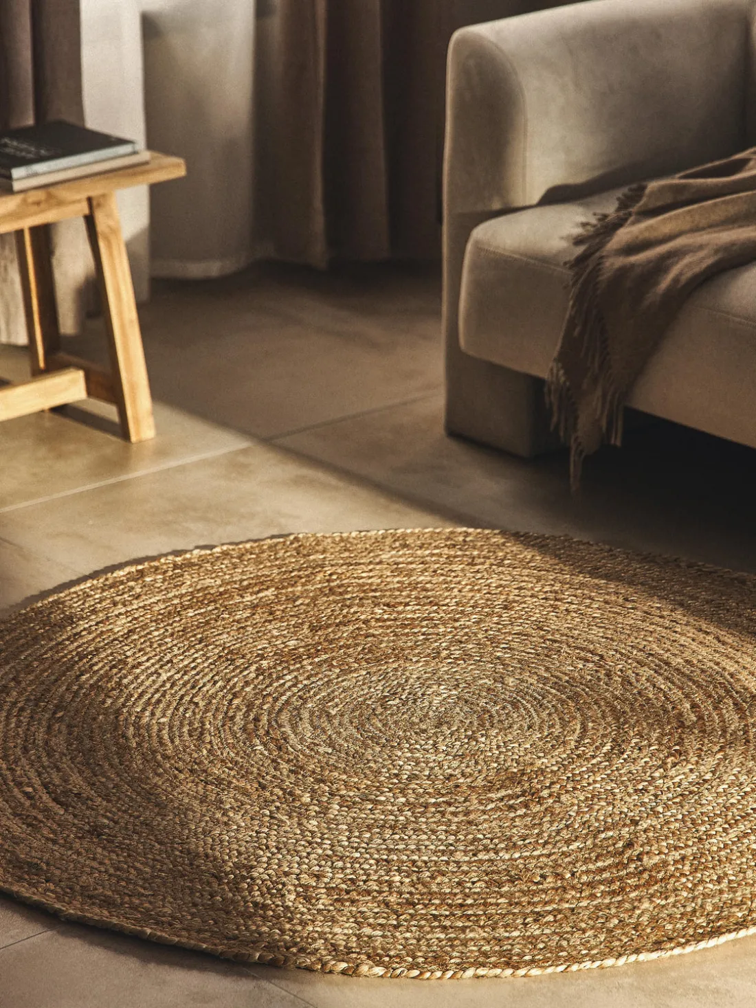 Alfombra redonda artesanal de yute Sharmila