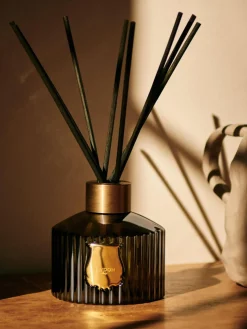 Ambientador artesanal Cyrnos (higo negro, madera de cedro, lavanda, pino)