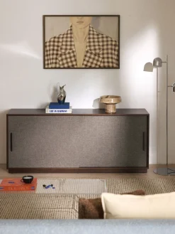 Aparador de madera con frente tapizado Wisp