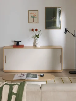 Aparador de madera con frente tapizado Wisp