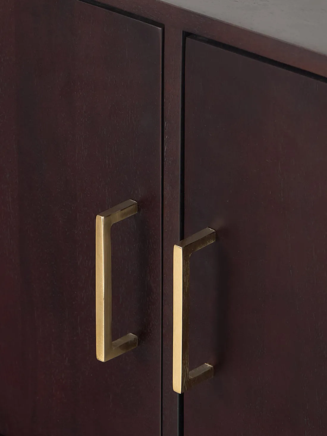 Aparador de madera de mango Lyle