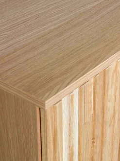 Aparador de madera de roble con frente acanalado Avourio