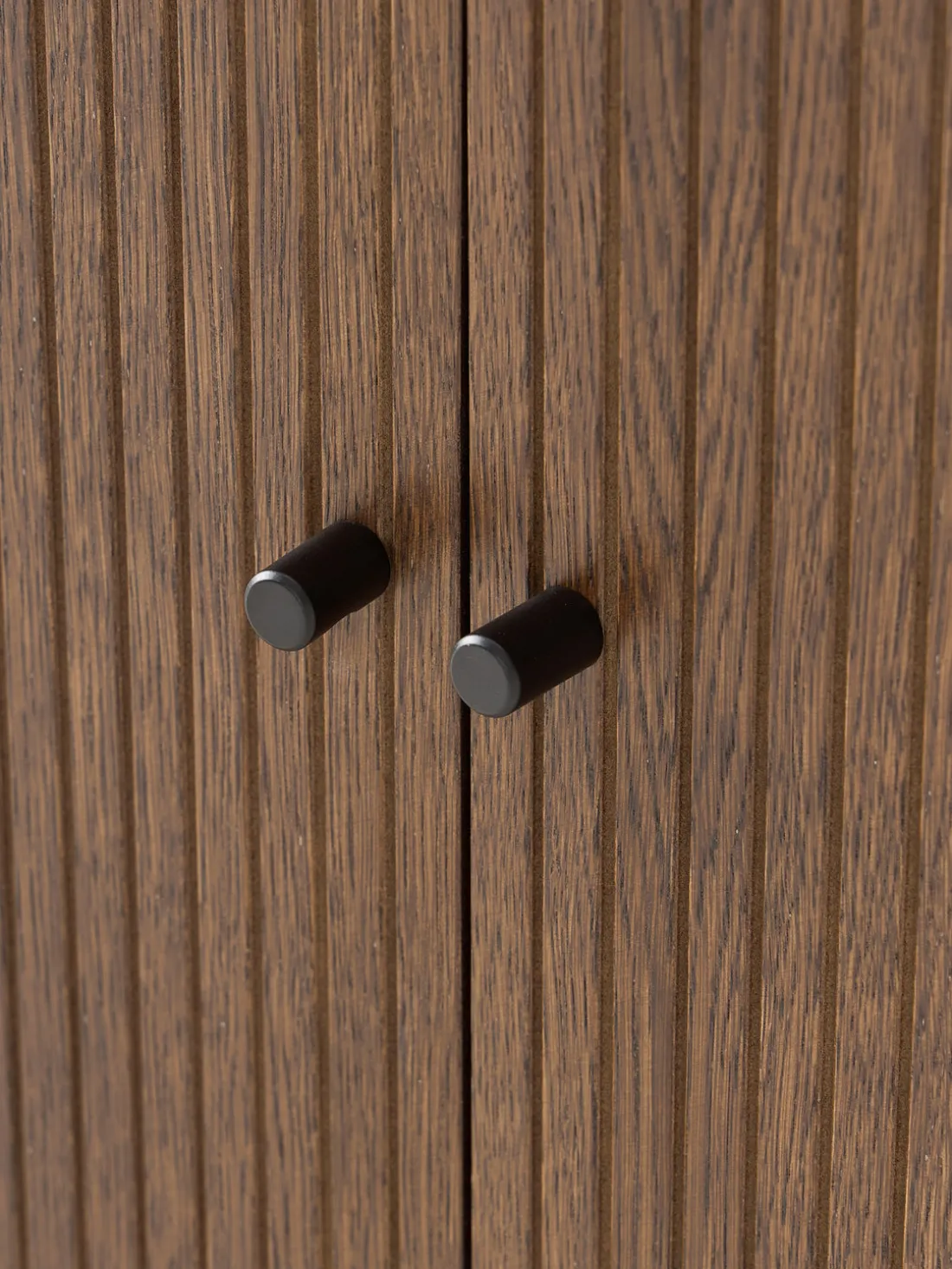 Aparador grande con frente acanalado Calary