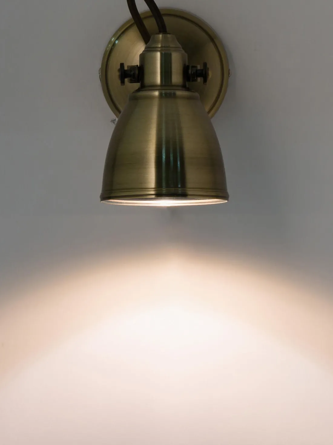 Aplique ajustable con enchufe Fjallbacka