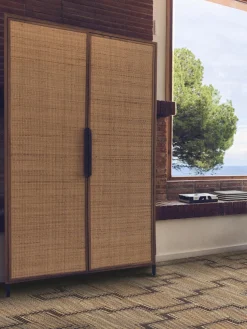 Armario artesanal con puertas giratorias Pioneer