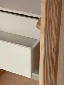 Armario de madera de roble con frente acanalado Avourio