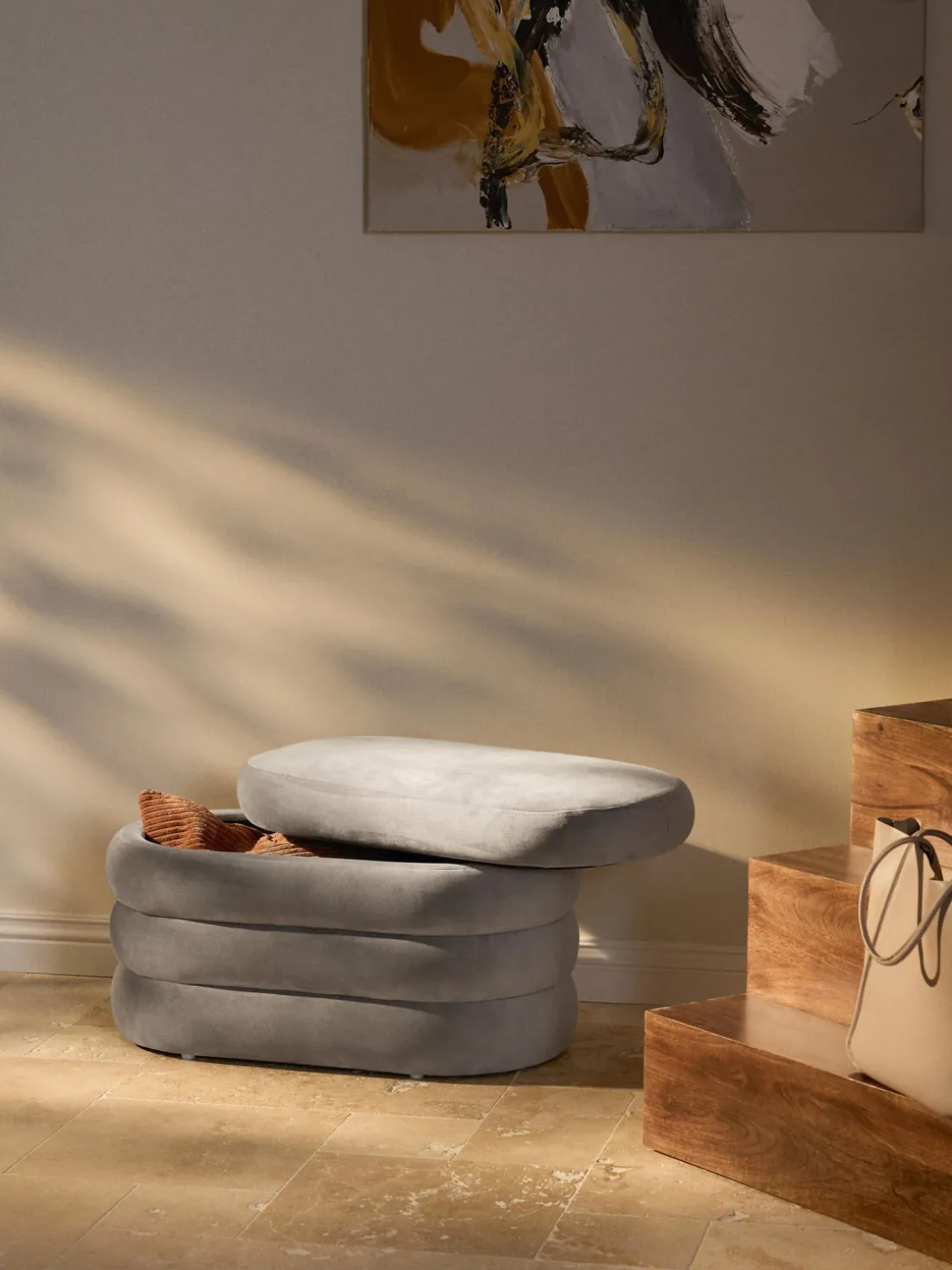 Banco pequeño tapizado en terciopelo con espacio de almacenamiento Alto