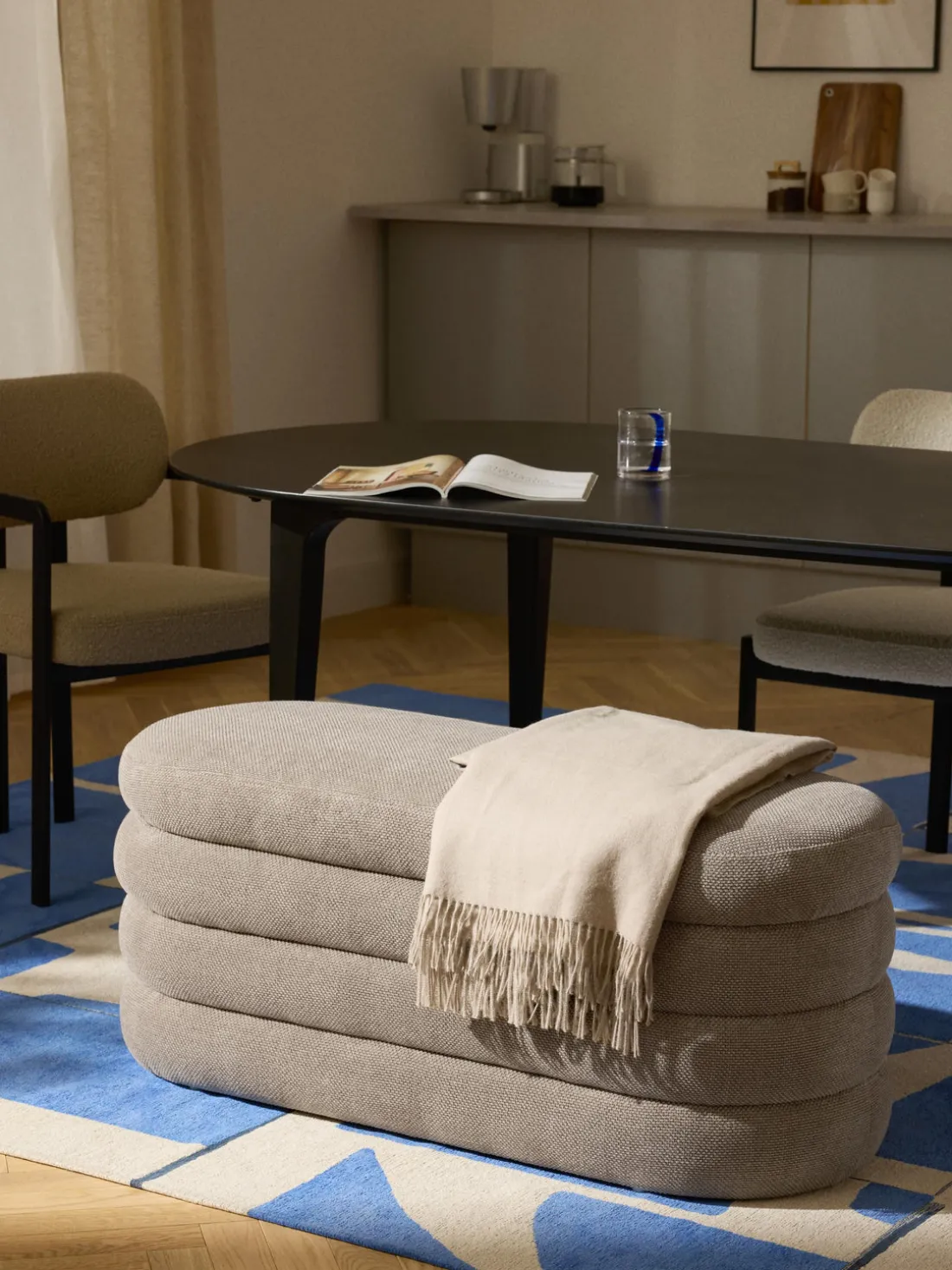 Banco tapizado con espacio de almacenamiento Alto