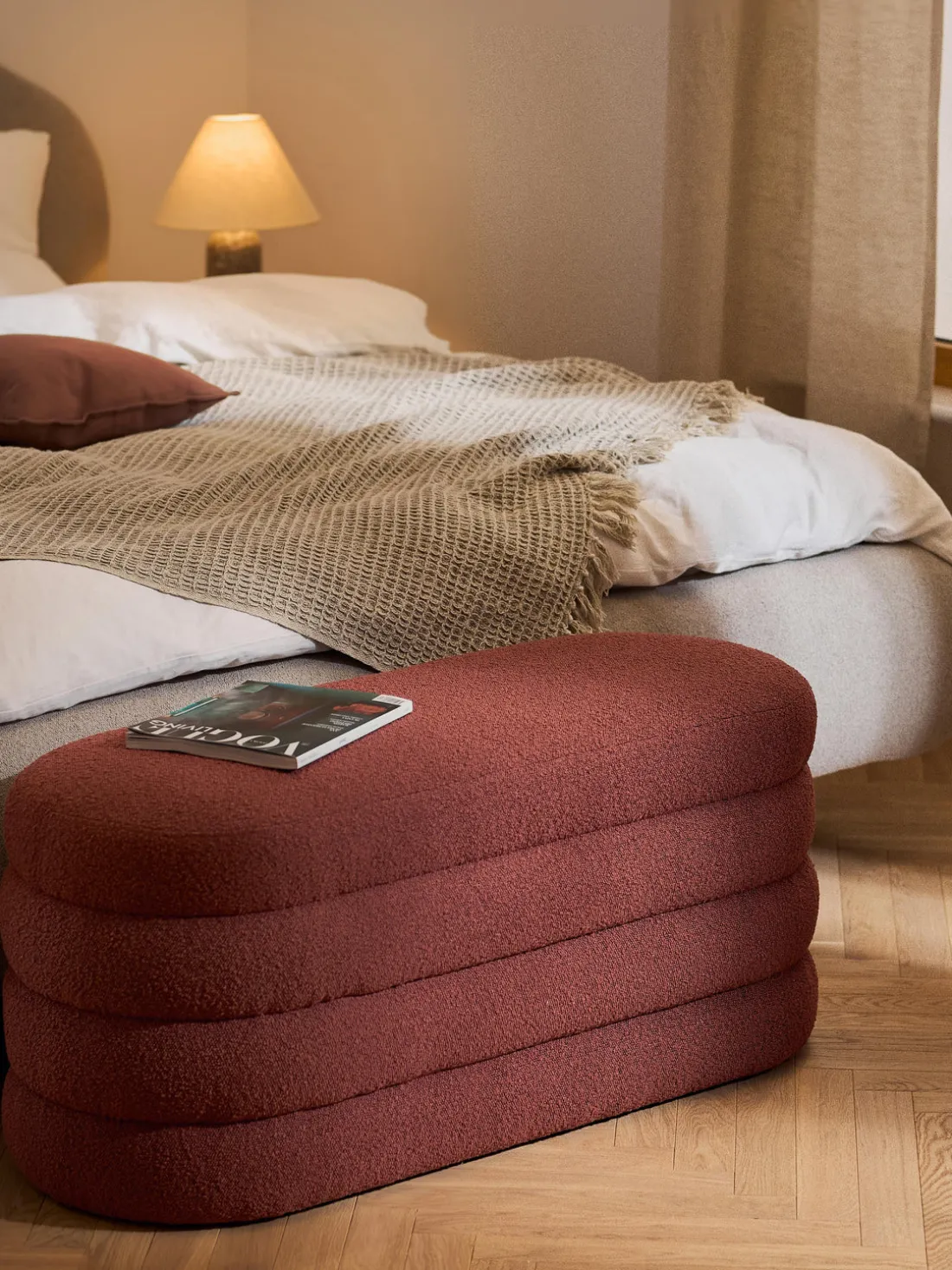 Banco tapizado en tejido bouclé Alto