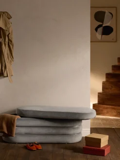 Banco tapizado en terciopelo con espacio de almacenaje Alto