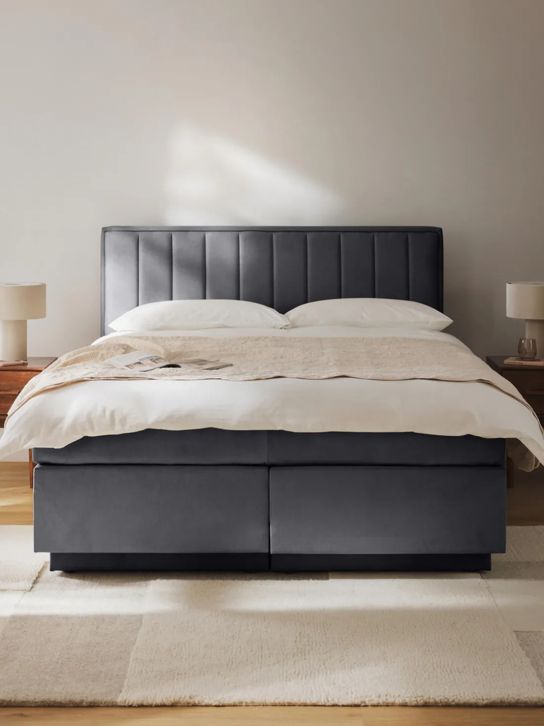 Cama continental con espacio de almacenamiento Livia