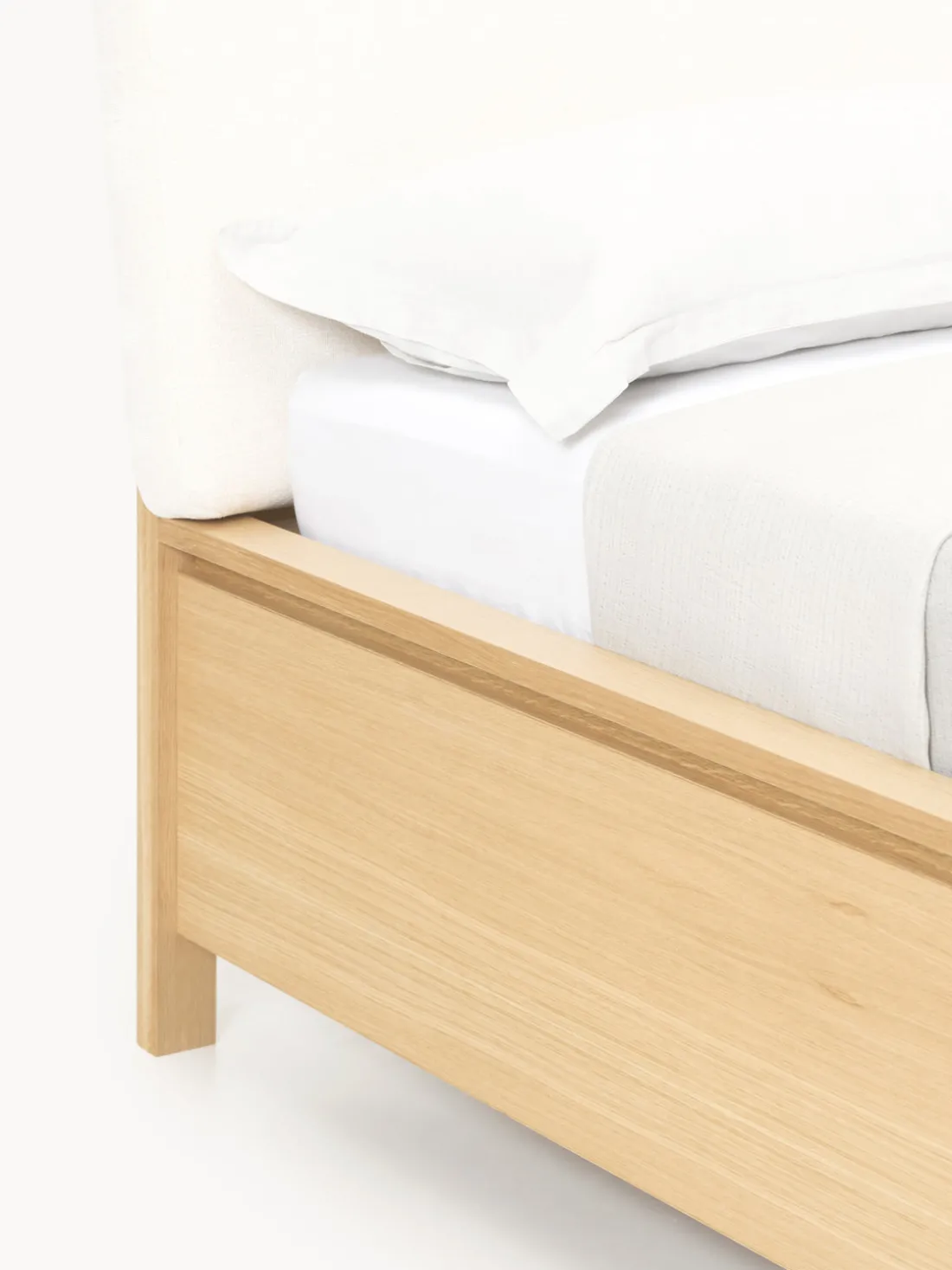 Cama de madera con cabecero tapizado y cajones Santiago