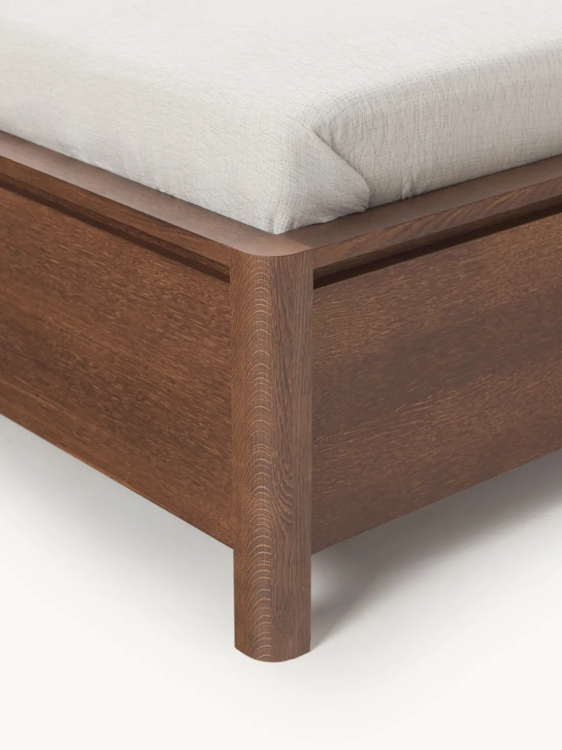 Cama de madera con cabecero tapizado y cajones Santiago