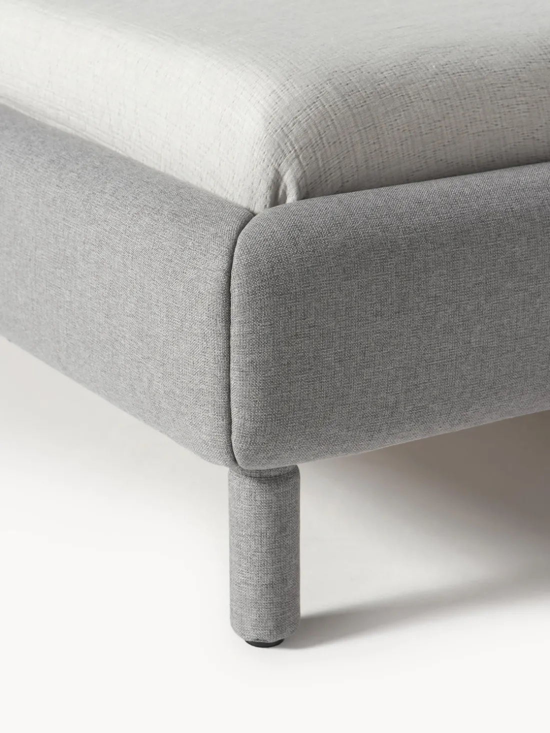 Cama tapizada con cabecero Luma