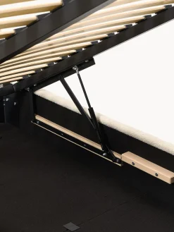 Cama tapizada en tejido bouclé Ebba, con espacio de almacenamiento