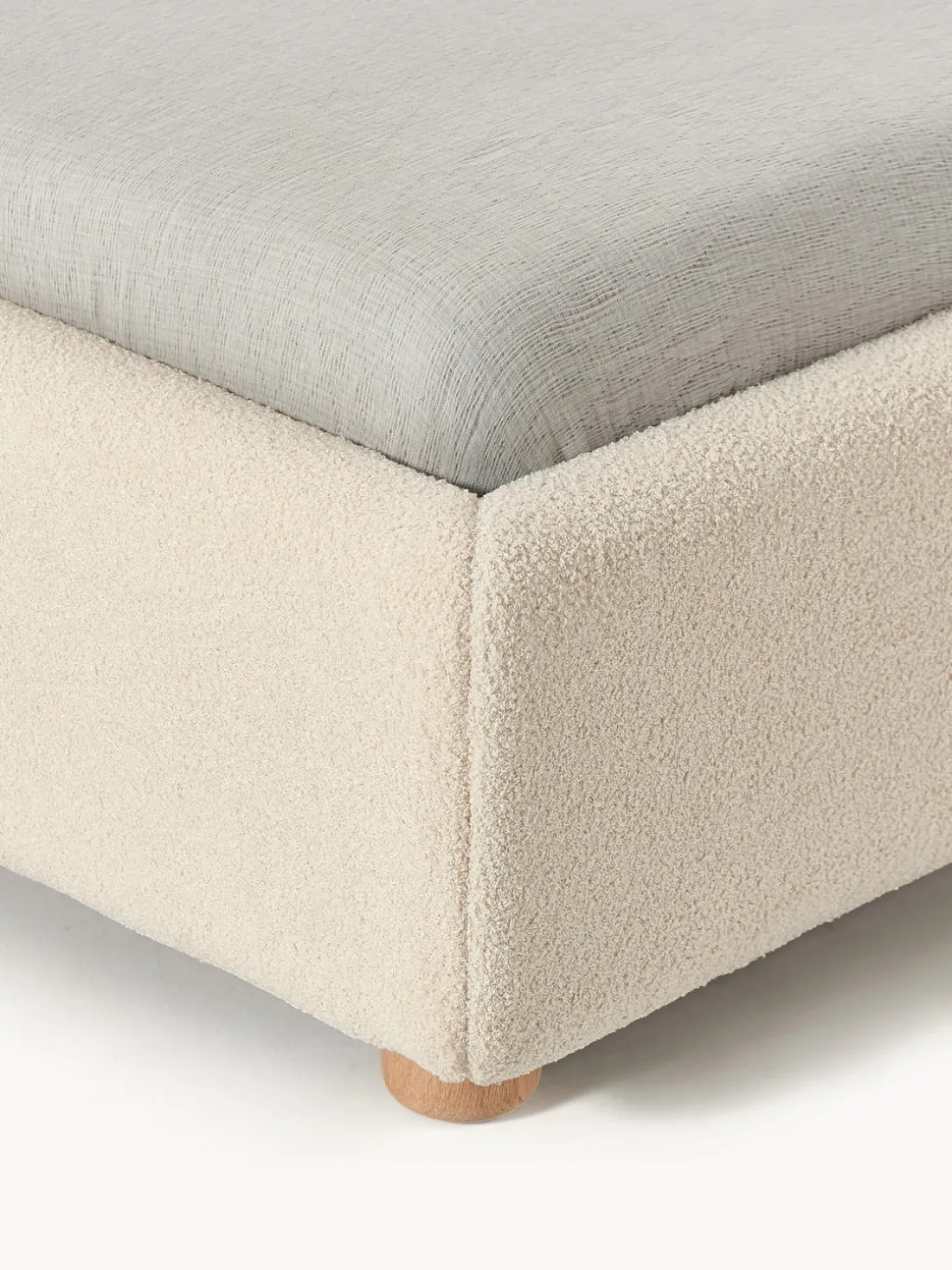 Cama tapizada en tejido bouclé Ebba