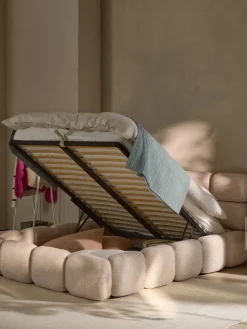 Cama tapizada en tejido bouclé con espacio de almacenamiento Tayla