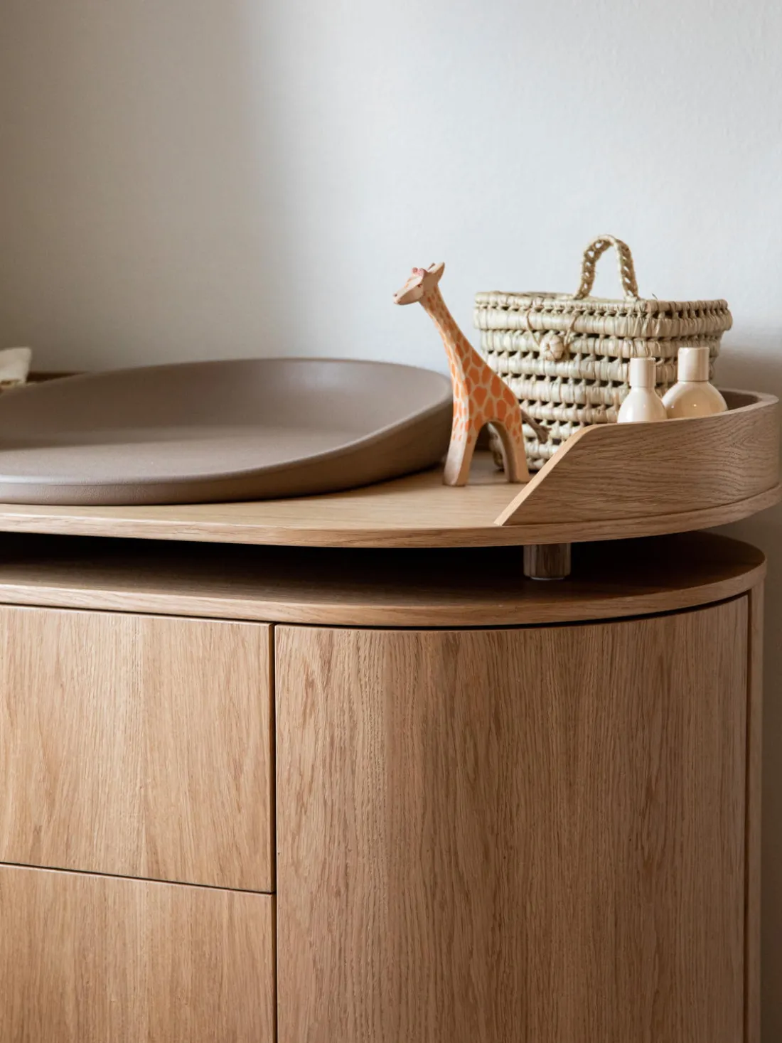 Cambiador de madera artesanal Kai