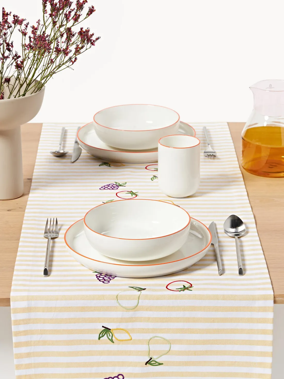 Camino de mesa a rayas con motivos bordados Melony