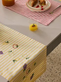Camino de mesa a rayas con motivos bordados Melony