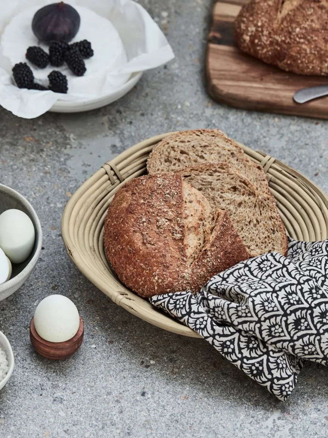 Cesta artesanal de ratán Conical