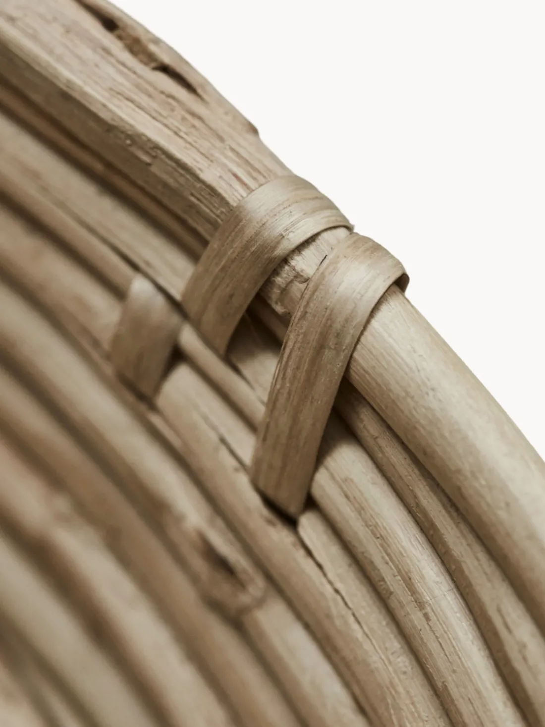 Cesta artesanal de ratán Conical