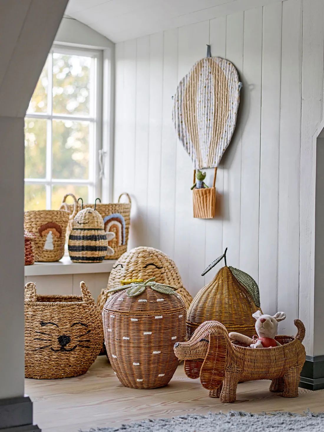 Cesta infantil de ratán en forma de fresa Pelino